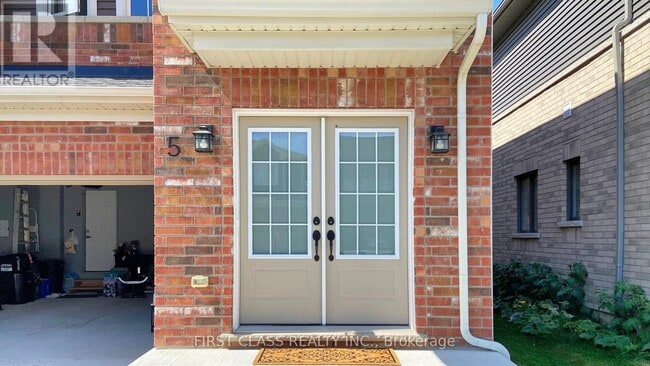 Building Photo - 5 Harvest Cres