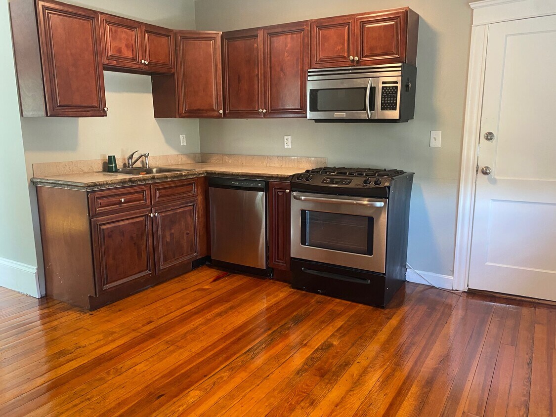 15 Huxley Ave Unit 3, Providence, RI 02908 Apartments in Providence