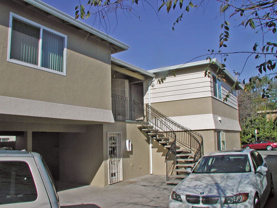 Primary Photo - 640 Memorial Way