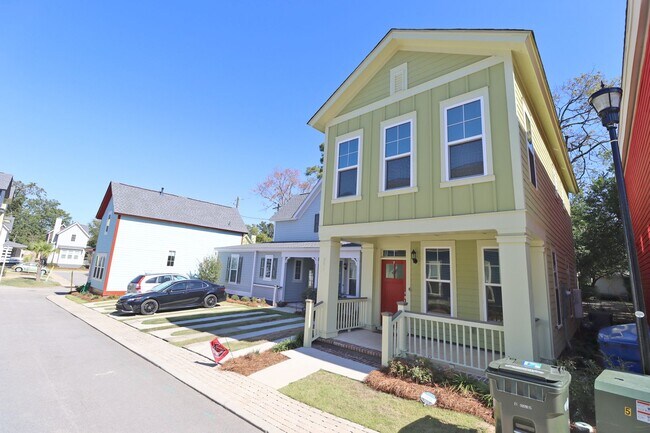 Building Photo - 2 bedroom/2.5 bath home in West Columbia.