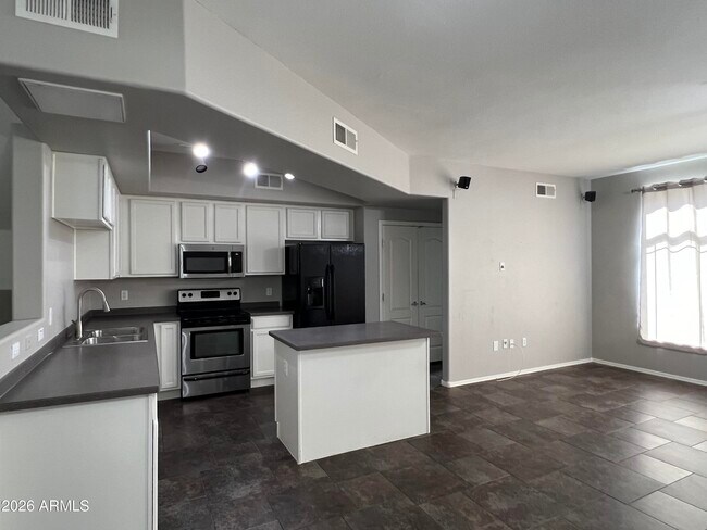 Foto del edificio - 2150 W Alameda Rd