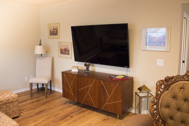 Foto del edificio - 8365 E Radcliff Ave