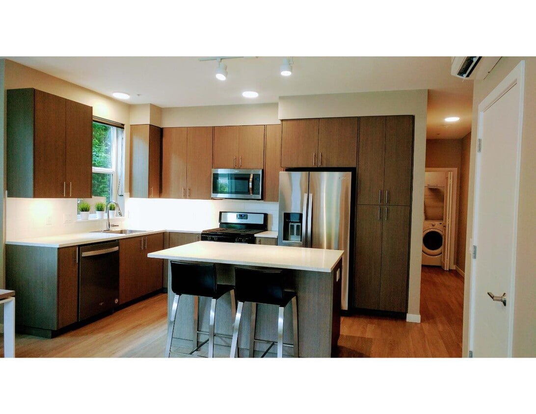 Primary Photo - 110 N Blandena St