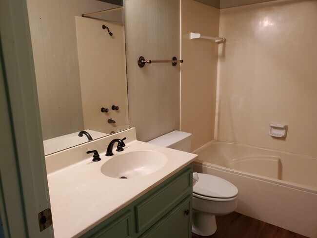Baño del pasillo - 363 Windermere Blvd