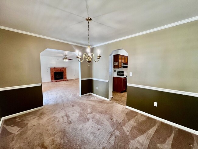 Building Photo - Gorgeous 4 Bedroom 2.5 Bath home in the he...