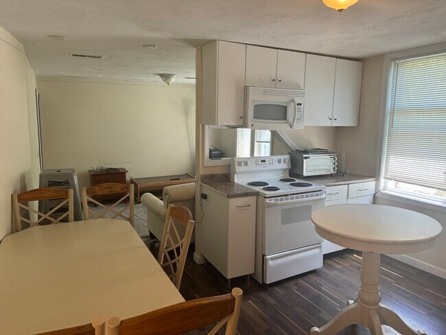 Building Photo - 15 Wachusett St