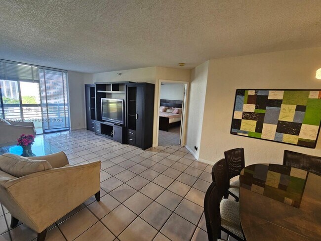 Foto del edificio - 3530 Mystic Pointe Dr