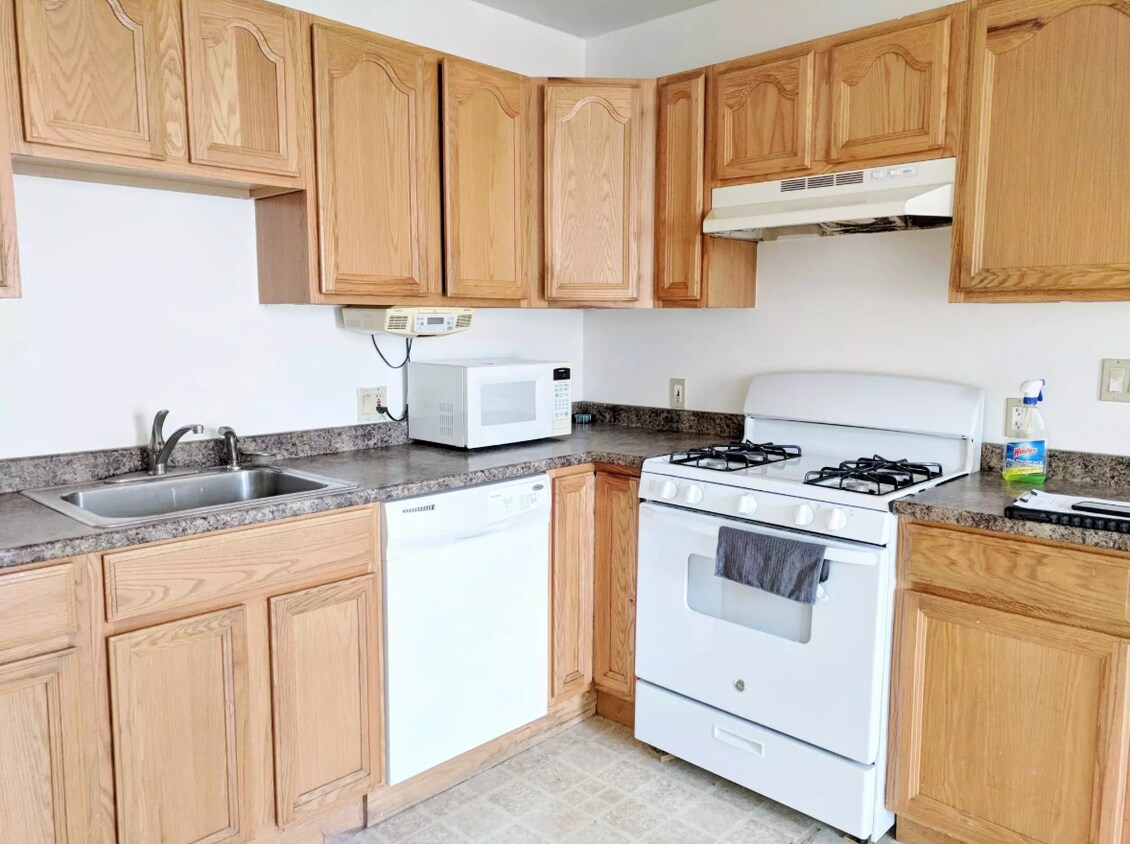 Primary Photo - 103 Addison St