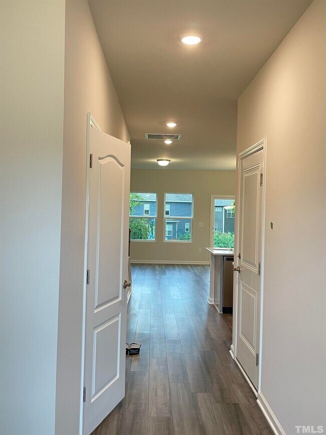 Building Photo - 107 Joneshaven Dr