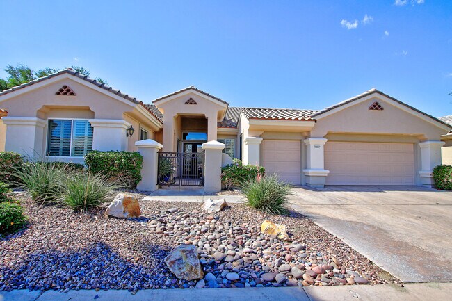 Foto del edificio - 78241 Rainbow Dr