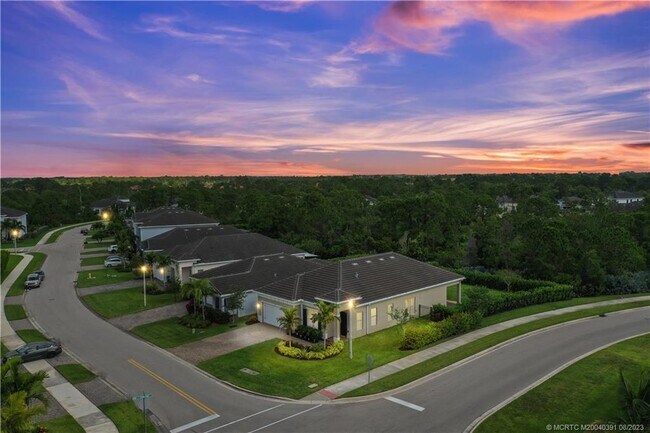 Building Photo - 4823 SW Millbrook Ln