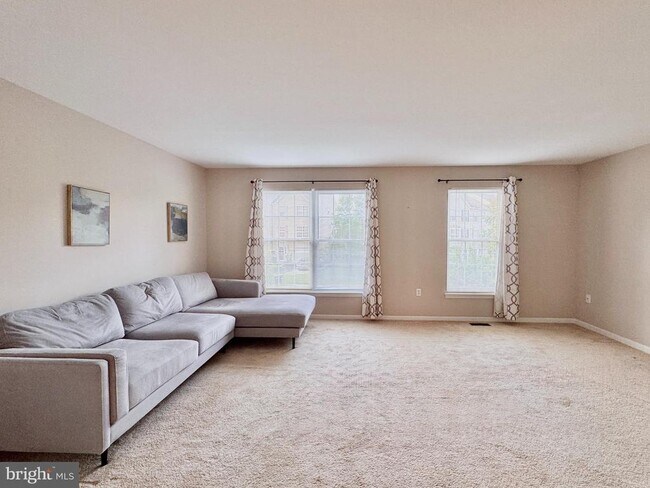 Foto del edificio - 354 N Barrington Ct