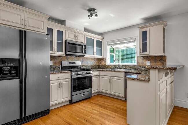 Cocina - 815 Broadway St