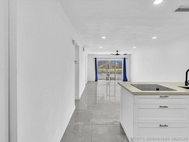Building Photo - 2451 SW 82nd Ave