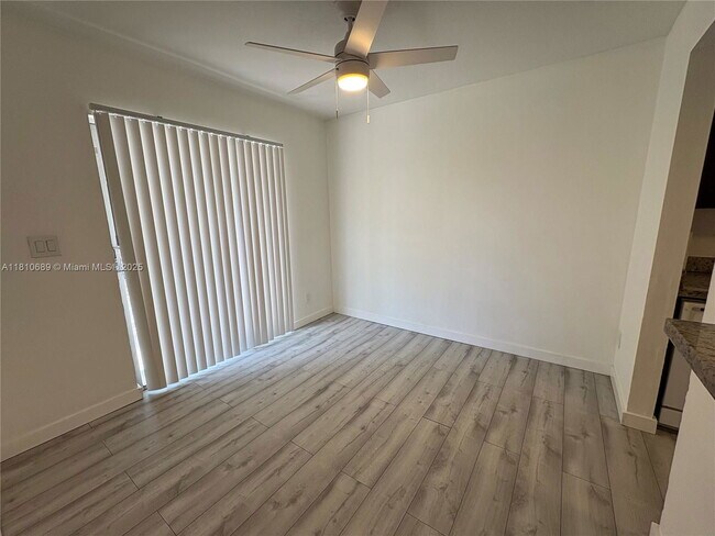 Foto del edificio - 5967 NW 23rd St