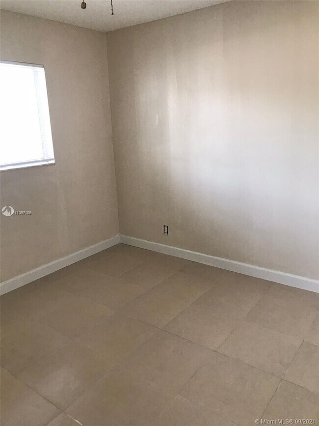 Foto del edificio - 8550 Sherman Cir N