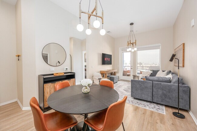 Foto del edificio - 4384 Iowa St