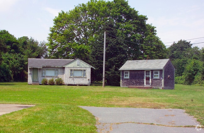 Building Photo - 232-236 Huttleston Ave