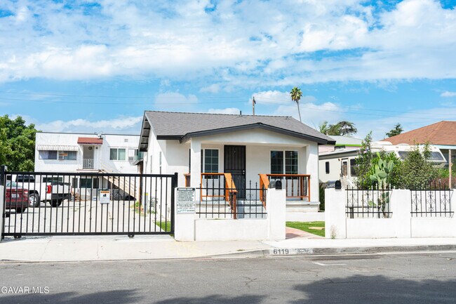 Foto del edificio - 6119 Prospect Ave