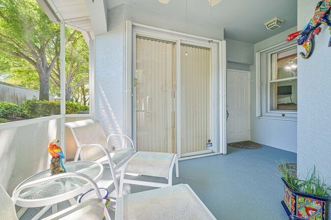 Building Photo - ** Golf Villa! 2+Den Bed / 2 Bath ~ 2 Car ...