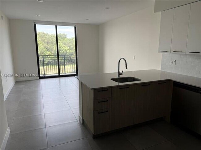 Foto del edificio - 16395 Biscayne Blvd