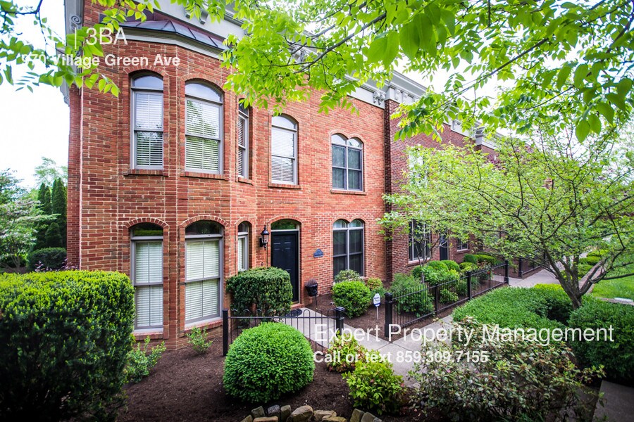 Foto principal - 970 Village Green Ave