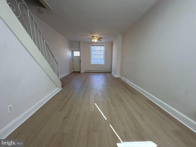 Building Photo - 3265 Edgemont St