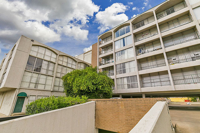 Building Photo - 5225 Fleetwood Oaks Ave