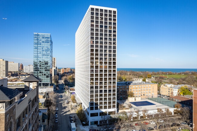 Building Photo - 4343 N Clarendon Ave