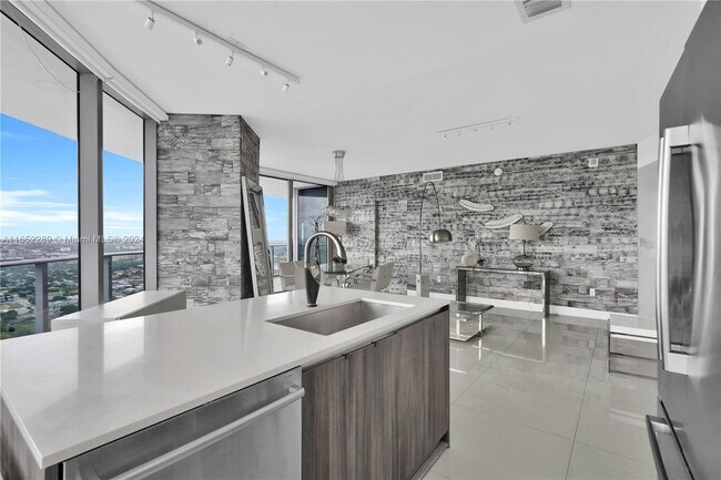 Foto del edificio - 488 NE 18th St