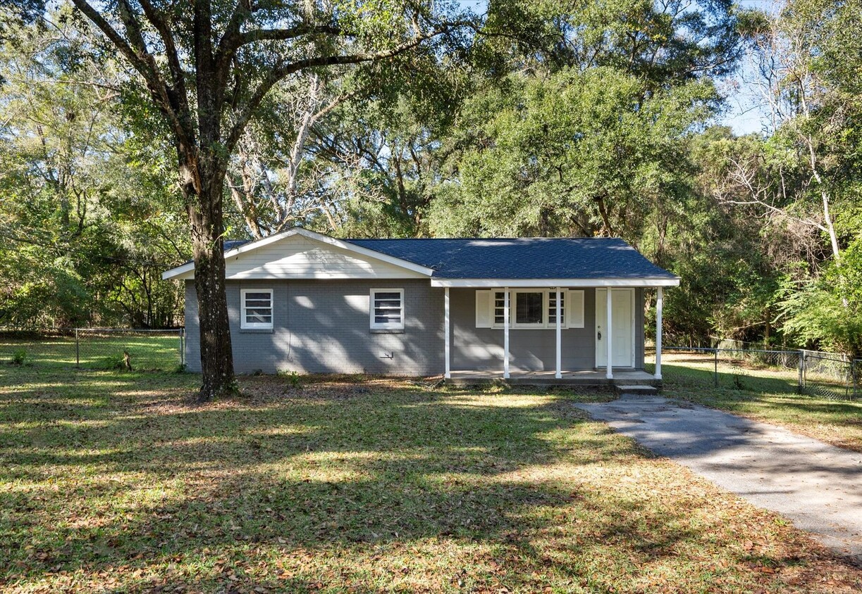 Primary Photo - CUTE BUNGALOW