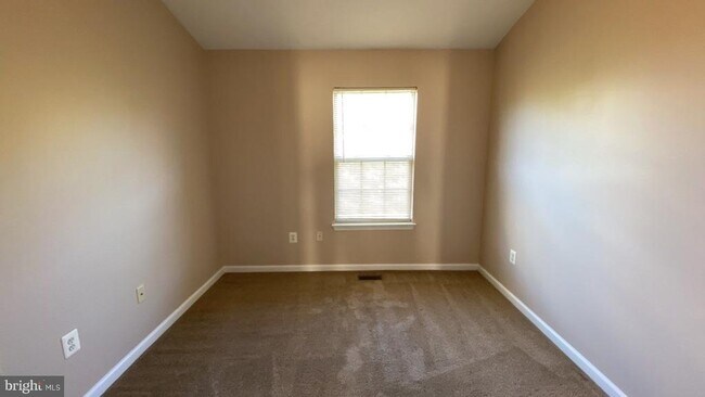 Foto del edificio - 3230 Halcyon Ct