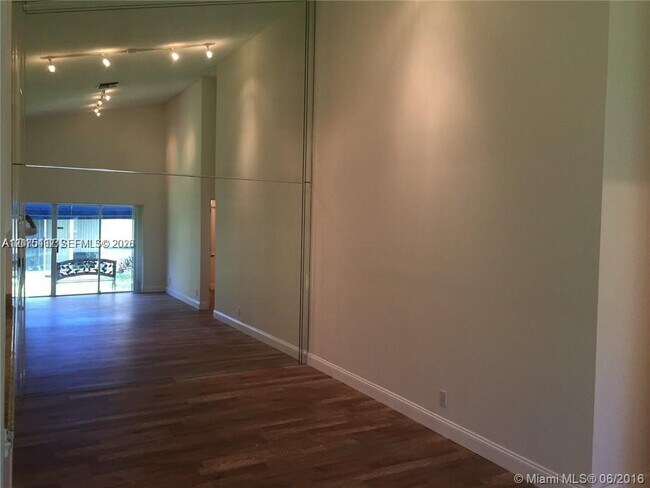 Building Photo - 5201 SW 31st Ave