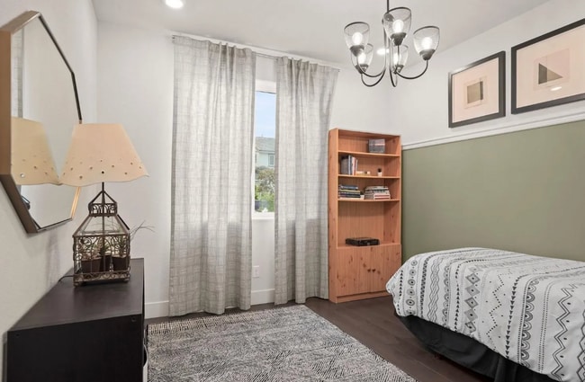 Building Photo - WOW!  Former Roseville Model Home 4/3 + SO...