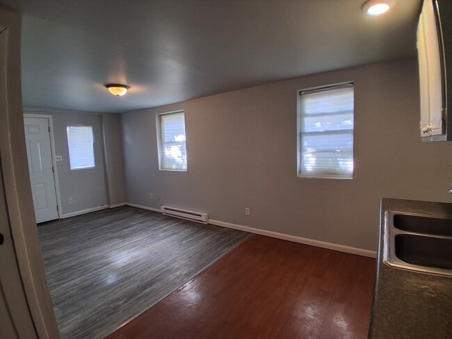 Building Photo - 212 Edwards-