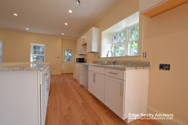 Building Photo - 35 Pratt St