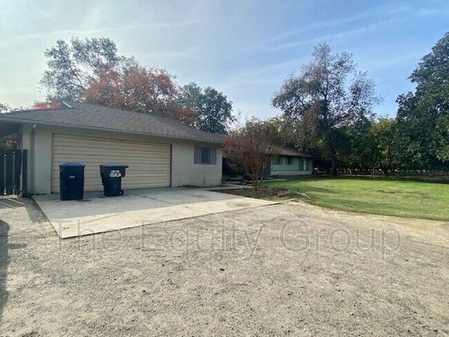 Foto del edificio - 841 E Caldwell Ave