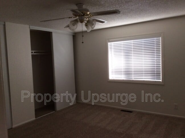 Building Photo - 209 W 10th St