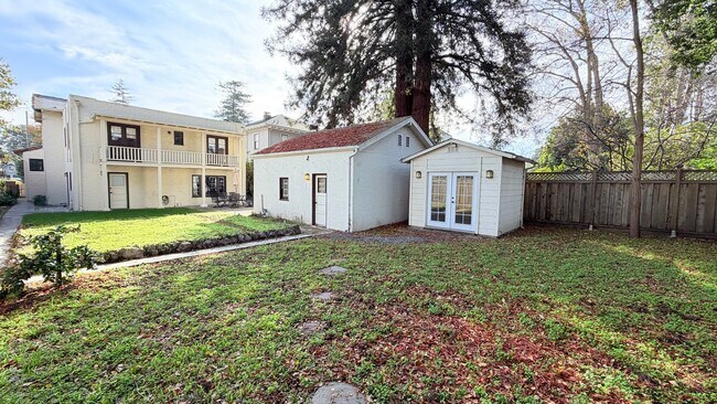 Foto del edificio - 911 Paru St