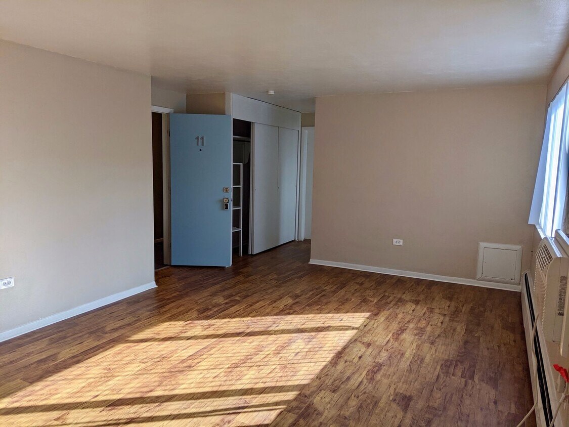 Primary Photo - *** Move In Special! Ask for details!*** C...