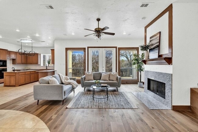 Foto del edificio - 324 Rolling Oaks Ridge