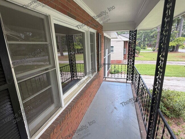 Foto del edificio - 920 Cedarbrook Dr