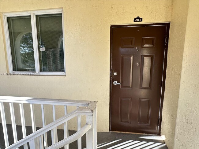 Foto del edificio - 1651 SE 28th Ct