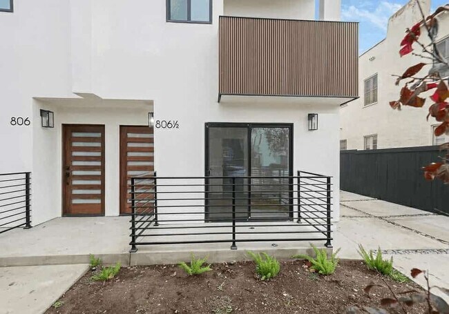 Foto del edificio - 806 N Cherokee Ave