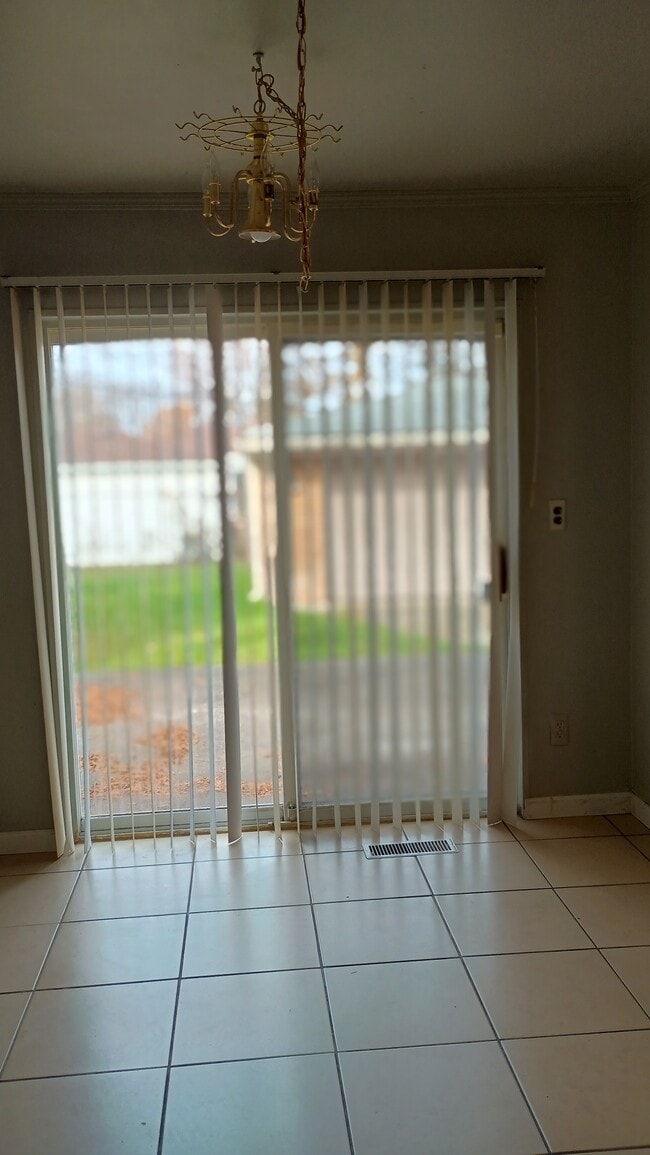 Building Photo - 15249 Roycroft St