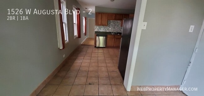Foto del edificio - 1526 W Augusta Blvd