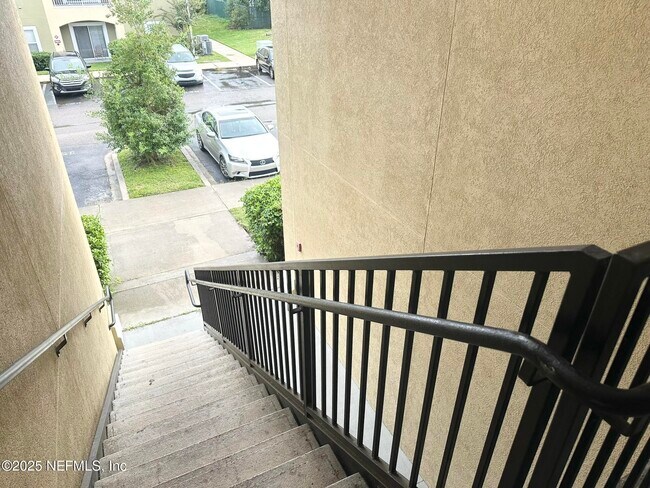 Foto del edificio - 6916 Ortega Woods Dr