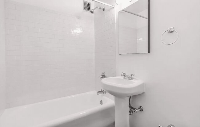 Foto del edificio - 307 E 44th St