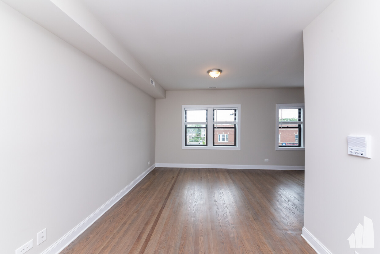 Primary Photo - 3407 W Fullerton Ave