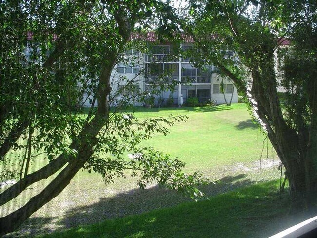 Building Photo - 8940 S Hollybrook Blvd